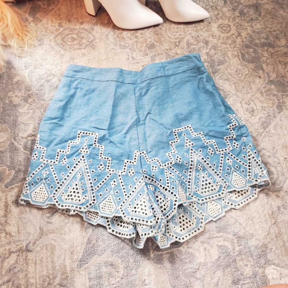 Gianni Bini Detail Trim Shorts